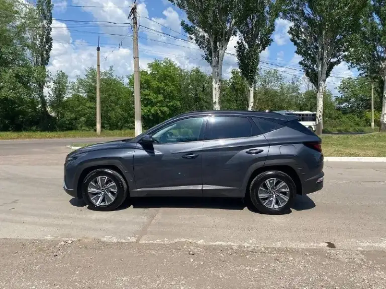 Продам hyundai tucson 2020 года мотор 1.6 коробка автомат, пробег 107тыс км (оригинальный), цена 2.750₽состояние отличное, обслужена вся, салон в отличном состоянии, сигнализация, климат контроль, стеклоподъемники, подогревы, мультимедия, гидроусилитель, слепые зоны, удержание в полосе, и многое другое. На авто работает все, по мотору вопросов нет работает идеально, мягко, масло заменил недавно, коробка работает отлично масло тоже поменял, документы в полном порядке, на уверенном ходу и готов радовать нового владельца все вопросы по тел +79493489143, торг
📲 Tg: olga pereverzieva
📞 Звоните: +7(949)3489143 - фотография - 8