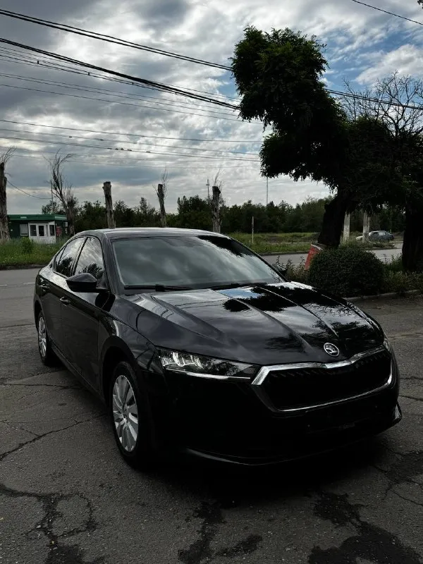 Продаю skoda octavia а8 мотор 1.4 т обычный автомат asin
Пробег трасса 220 000
2021 Года выпуска.
Стоит на мне на учете,
Автомобиль в отличном состоянии, полностью в заводском окрасе, без дтп - не битый и не крашеный. В такси никогда не использовался. Технически полностью исправен, вся обслужена.
Комплектация:
﻿﻿Led-оптика
﻿﻿Carplay
﻿﻿Круиз-контроль
﻿﻿Мульти руль
﻿﻿Датчик света
﻿﻿Система start/stop
﻿﻿2 Оригинальных ключа
Установлена новая летняя резина. Зима тоже новая
Машина ухоженная, салон чистый, эксплуатация бережная. Отличный вариант как для города, так и для дальних поездок.
Документы в порядке, готов к любым проверкам.
Торг возможен у капота
Цена 1🍋750
+79495672089 - фотография - 1