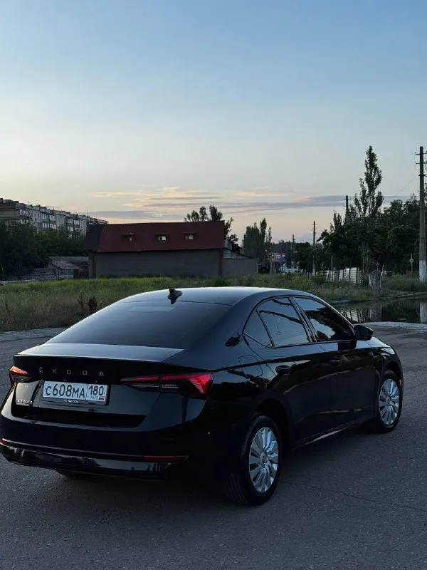 Продаю skoda octavia а8 мотор 1.4 т обычный автомат asin
Пробег трасса 220 000
2021 Года выпуска.
Стоит на мне на учете,
Автомобиль в отличном состоянии, полностью в заводском окрасе, без дтп - не битый и не крашеный. В такси никогда не использовался. Технически полностью исправен, вся обслужена.
Комплектация:
﻿﻿Led-оптика
﻿﻿Carplay
﻿﻿Круиз-контроль
﻿﻿Мульти руль
﻿﻿Датчик света
﻿﻿Система start/stop
﻿﻿2 Оригинальных ключа
Установлена новая летняя резина. Зима тоже новая
Машина ухоженная, салон чистый, эксплуатация бережная. Отличный вариант как для города, так и для дальних поездок.
Документы в порядке, готов к любым проверкам.
Торг возможен у капота
Цена 1🍋750
+79495672089 - фотография - 4