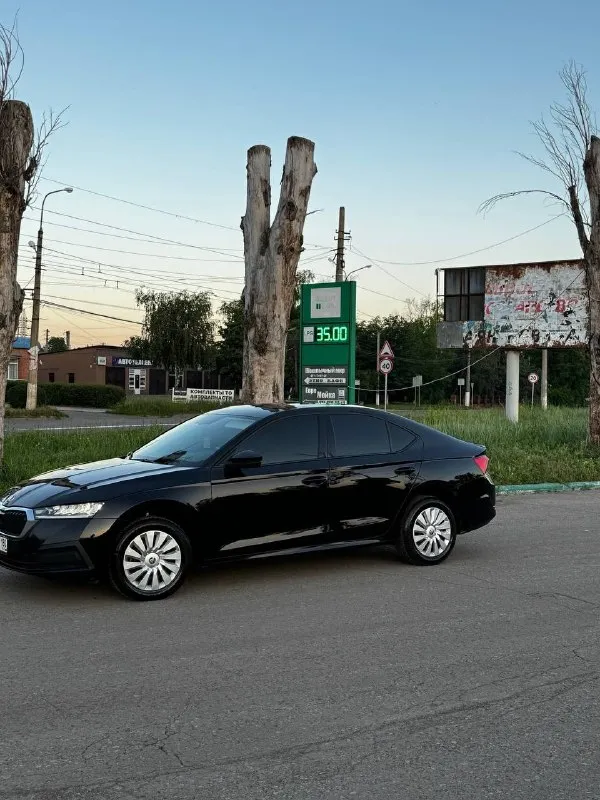 Продаю skoda octavia а8 мотор 1.4 т обычный автомат asin
Пробег трасса 220 000
2021 Года выпуска.
Стоит на мне на учете,
Автомобиль в отличном состоянии, полностью в заводском окрасе, без дтп - не битый и не крашеный. В такси никогда не использовался. Технически полностью исправен, вся обслужена.
Комплектация:
﻿﻿Led-оптика
﻿﻿Carplay
﻿﻿Круиз-контроль
﻿﻿Мульти руль
﻿﻿Датчик света
﻿﻿Система start/stop
﻿﻿2 Оригинальных ключа
Установлена новая летняя резина. Зима тоже новая
Машина ухоженная, салон чистый, эксплуатация бережная. Отличный вариант как для города, так и для дальних поездок.
Документы в порядке, готов к любым проверкам.
Торг возможен у капота
Цена 1🍋750
+79495672089 - фотография - 5