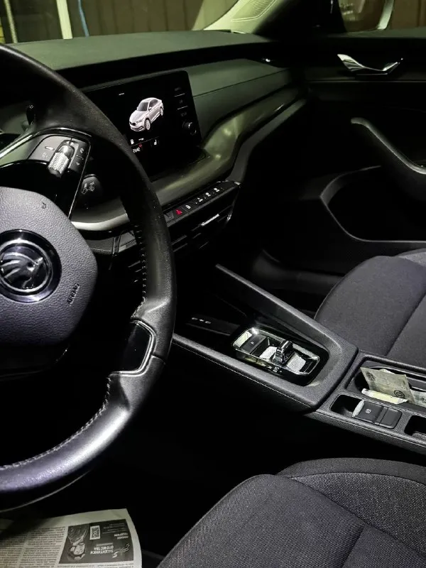 Продаю skoda octavia а8 мотор 1.4 т обычный автомат asin
Пробег трасса 220 000
2021 Года выпуска.
Стоит на мне на учете,
Автомобиль в отличном состоянии, полностью в заводском окрасе, без дтп - не битый и не крашеный. В такси никогда не использовался. Технически полностью исправен, вся обслужена.
Комплектация:
﻿﻿Led-оптика
﻿﻿Carplay
﻿﻿Круиз-контроль
﻿﻿Мульти руль
﻿﻿Датчик света
﻿﻿Система start/stop
﻿﻿2 Оригинальных ключа
Установлена новая летняя резина. Зима тоже новая
Машина ухоженная, салон чистый, эксплуатация бережная. Отличный вариант как для города, так и для дальних поездок.
Документы в порядке, готов к любым проверкам.
Торг возможен у капота
Цена 1🍋750
+79495672089 - фотография - 8