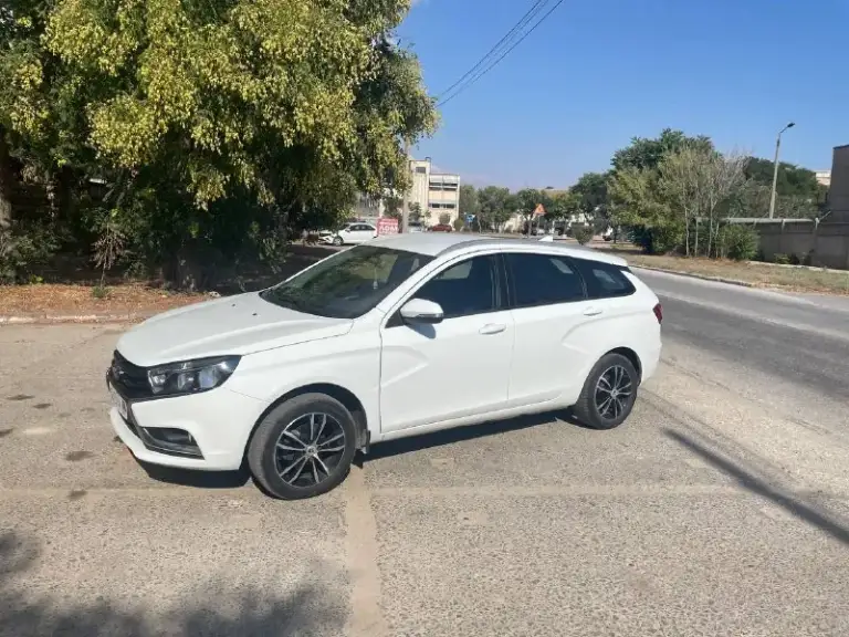 🚗 Lada vesta sw 1.8 | 2018 г | 1 владелец | состояние новой
💰 Цена: 999 000₽
Продам lada vesta sw 1.8 (122 л. С. ) конец 2018 года
Автомобиль в очень редком состоянии — фактически как новый.
✔️ Один владелец
✔️ Пробег 106 000 км
✔️ Бережная эксплуатация
✔️ Обслуживание у дилера в ростове до 100 тыс км
✔️ Сервисная книжка
✔️ 2 Ключа
⚙️ Максимальная комплектация (кроме акпп и кожи):
• Климат-контроль
• Круиз-контроль
• Датчик света
• Датчик дождя
• Мультируль
• Подогрев сидений
• Подогрев лобового стекла
• Помощь при трогании на подъеме
• Abs / esp
• Охлаждаемый бардачок
🛞 Три комплекта колес
• Зима — шипы, оригинальные диски lada
• Лето — титановые диски
• Сейчас стоит всесезонка
🔧 Техническое состоянии
✔️ Ходовая полностью заменена
✔️ Все расходники заменены
✔️ Никаких вложений не требует
🚘 Очень практичный универсал —
Большой багажник, надежный двигатель 1.8 и экономичный расход, новый аккумулятор.
📞 Телефон:
+7-949-474-68-00
📦 Возможна доставка в любой регион - фотография - 1