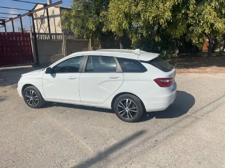 🚗 Lada vesta sw 1.8 | 2018 г | 1 владелец | состояние новой
💰 Цена: 999 000₽
Продам lada vesta sw 1.8 (122 л. С. ) конец 2018 года
Автомобиль в очень редком состоянии — фактически как новый.
✔️ Один владелец
✔️ Пробег 106 000 км
✔️ Бережная эксплуатация
✔️ Обслуживание у дилера в ростове до 100 тыс км
✔️ Сервисная книжка
✔️ 2 Ключа
⚙️ Максимальная комплектация (кроме акпп и кожи):
• Климат-контроль
• Круиз-контроль
• Датчик света
• Датчик дождя
• Мультируль
• Подогрев сидений
• Подогрев лобового стекла
• Помощь при трогании на подъеме
• Abs / esp
• Охлаждаемый бардачок
🛞 Три комплекта колес
• Зима — шипы, оригинальные диски lada
• Лето — титановые диски
• Сейчас стоит всесезонка
🔧 Техническое состоянии
✔️ Ходовая полностью заменена
✔️ Все расходники заменены
✔️ Никаких вложений не требует
🚘 Очень практичный универсал —
Большой багажник, надежный двигатель 1.8 и экономичный расход, новый аккумулятор.
📞 Телефон:
+7-949-474-68-00
📦 Возможна доставка в любой регион - фотография - 3