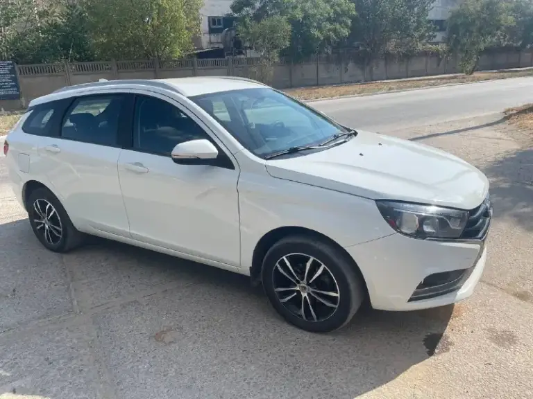 🚗 Lada vesta sw 1.8 | 2018 г | 1 владелец | состояние новой
💰 Цена: 999 000₽
Продам lada vesta sw 1.8 (122 л. С. ) конец 2018 года
Автомобиль в очень редком состоянии — фактически как новый.
✔️ Один владелец
✔️ Пробег 106 000 км
✔️ Бережная эксплуатация
✔️ Обслуживание у дилера в ростове до 100 тыс км
✔️ Сервисная книжка
✔️ 2 Ключа
⚙️ Максимальная комплектация (кроме акпп и кожи):
• Климат-контроль
• Круиз-контроль
• Датчик света
• Датчик дождя
• Мультируль
• Подогрев сидений
• Подогрев лобового стекла
• Помощь при трогании на подъеме
• Abs / esp
• Охлаждаемый бардачок
🛞 Три комплекта колес
• Зима — шипы, оригинальные диски lada
• Лето — титановые диски
• Сейчас стоит всесезонка
🔧 Техническое состоянии
✔️ Ходовая полностью заменена
✔️ Все расходники заменены
✔️ Никаких вложений не требует
🚘 Очень практичный универсал —
Большой багажник, надежный двигатель 1.8 и экономичный расход, новый аккумулятор.
📞 Телефон:
+7-949-474-68-00
📦 Возможна доставка в любой регион - фотография - 5