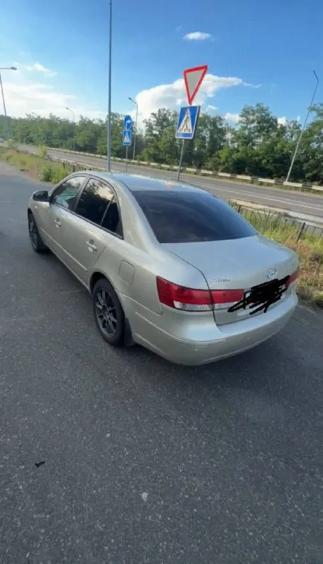 Hyundai sonata v (fn) 2008 год выпуска
2.0 Бензин, на механике
190000 Пробега
Днище не ржавое, гнили нету, все работает отлично, 2 ключа
Кондиционер работает прекрасно, а зимой печка топит хорошо
Лето стоит на титановых дисках, зима на железе, все отдаю
Авто в дтп не было, стекло стоит с завода
Вложений никаких не требует, сел и поехал
Цена: 750.000 торг
Номера для связи:
+7 (978) 829-21-23 Олег
+7 (949) 503-65-08 ( На фениксе есть макс ) - фотография - 2