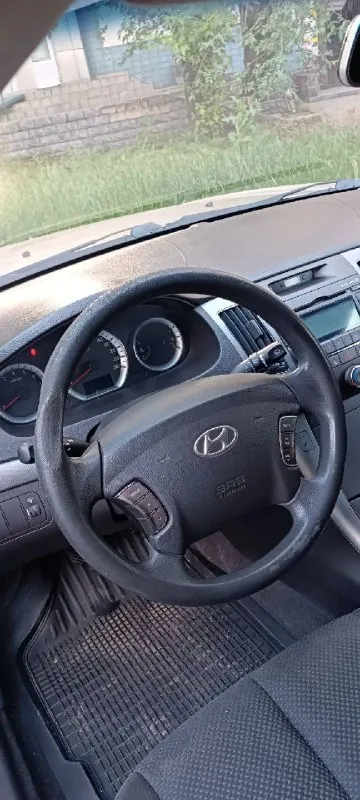 Hyundai sonata v (fn) 2008 год выпуска
2.0 Бензин, на механике
190000 Пробега
Днище не ржавое, гнили нету, все работает отлично, 2 ключа
Кондиционер работает прекрасно, а зимой печка топит хорошо
Лето стоит на титановых дисках, зима на железе, все отдаю
Авто в дтп не было, стекло стоит с завода
Вложений никаких не требует, сел и поехал
Цена: 750.000 торг
Номера для связи:
+7 (978) 829-21-23 Олег
+7 (949) 503-65-08 ( На фениксе есть макс ) - фотография - 5