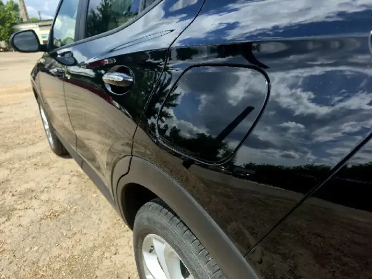 🚗 Buick encore gx 2020 года! 🚗
General motors (аналог chevrolet trailblazer).
Основные характеристики:
* Год выпуска: 2020.
* Двигатель: 1.2 л, турбо.
* Производство: корея.
* Ввоз: из сша.
* Пробег: общий — 139 000 км, по рф — 10 000 км.
🔧 Состояние и проведённые работы:
* Кузов оцинкованный с завода — хорошая защита от коррозии.
* Заменён передний бампер, капот окрашен в цвет.
* Полностью обработан от влаги.
* Проведено техобслуживание (масло, фильтры).
* В наличии расходные материалы для замены: комплект грм, тормозные колодки с датчиками износа.
* В комплекте — новая зимняя резина.
* Вся система безопасности в исправном состоянии.
🎶 Комфорт и технологии:
* Полностью русифицирован.
* Бесключевой доступ на всех дверях.
* Штатная мультимедиа с отличным звуком.
* Поддержка android auto и carplay.
* Комбинированный салон.
* Круиз‑контроль.
* Кондиционер (отлично справляется с местным жарким климатом).
* Система удержания в полосе.
* Дистроник с проекцией.
* Автосвет (автоматическое переключение ближнего и дальнего света).
* Электронный стояночный тормоз.
* Помощь при трогании.
⛽ Экономичность:
* Расход топлива в городе — около 9 л на 100 км.
* На трассе — 7–8 л на 100 км.
💰 Цена: 1 750 000 рублей.
Возможен торг у капота — обсудим цену при встрече!
+79493015073 - фотография - 9