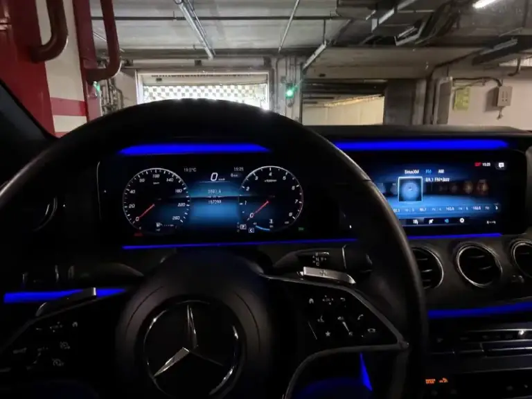 Продаётся мерседес е300, комплектация amg, особая серия, 2020 год, 2 литра, бензин, 258 л. С. , 160000 км пробег, заводской матовый окрас. Цена 4780000 рублей. Торг имеется. 89279970130. - фотография - 5