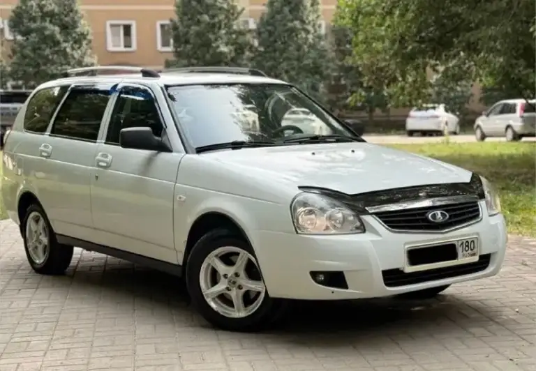 Продам lada priora
Авто находиться в хорошем состоянии для своих лет. Как внешне так и технически, работает ровно, коробка в порядке не хрустит передачи не выбивает, масло не есть, не дымит, ходовая часть так же в идеале, по кузову без гнили и ржавчины, дно пороги лонжероны стаканы целые год 2012, мотор 1.6 16 клапана не гнет переоформление без проблем.
Цена 345.000
Авто полностью соответствует своей цене. Торг уместен реальному покупателю. Два комплекта резины с дисками
Больше информации по телефону +79494341784 - фотография - 2