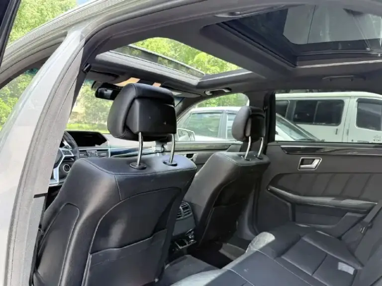 Mercedes benz e300 amg пак 2012г 3.5
М276 самый лучший мотор в линейки не путайте с старым м272
Комплектация avangarde
Панорама черный потолок
Кожа черное дерево
Память двух сидений и руля
Автомобиль в отличном состоянии
Есть заказ наряды по обслуживанию
Пишите звоните
Цена более чем адекватная для него смотрите рынок
Я собственник оформление любое
1.480.000Р
Возможен обмен с вашей доплатой
+79494143810 - фотография - 6