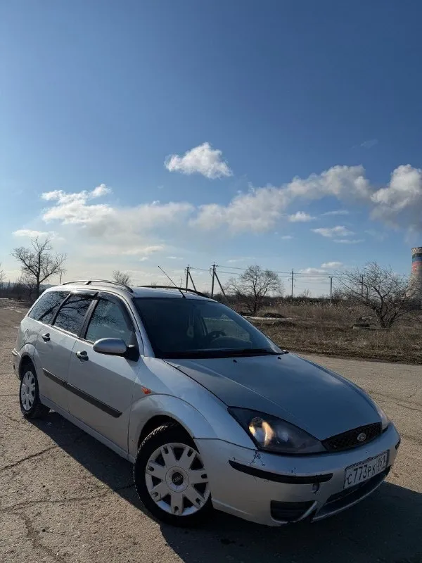 Продам ford focus🔥
Год выпуска:2003🔥
Пробег, км:200.000 🔥
Модификация:1.6мт 🔥
Тип двигателя:бензин🔥
Коробка передач :механика 🔥
Привод:передний🔥
Тип кузова : универсал🔥
Koмплeктaция: базовая🔥
Цвет: cерый🔥
В продаже работяга ford focus 1 универсал. Автомобиль обслужен и готов к любым задачам.
Двигатель в отличном состоянии: заводится уверенно, холостые стабильны. Посторонних стуков и вибраций нет. Тянет ровно, динамика хорошая.
Установлена новая мкпп-работает отлично: передачи включаются чётко и мягко, без хруста, вылетов. Сцепление схватывает ровно, не буксует, не дергает.
Салон в рабочем состоянии.
По кузову есть следы эксплуатации — мелкие царапины, сколы, потёртости, возможно небольшие очаги коррозии, но без сквозных дыр и серьёзных повреждений.
Так же имеется видео, по просьбе отправлю для более лучшего осмотра авто.
Многое могу не описать. При встречу всё расскажу и покажу.
Цена:229.999 тысяч
Возможен пригон по договоренности.
Возможен обмен.
Номер для связи:
+79491472044 - фотография - 1
