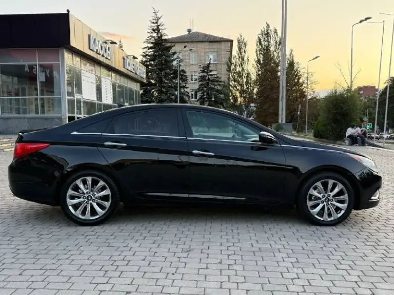 Продам hyundai sonata 2.0 объем
В хорошем состояние.
Полная комплектация
2011 Год выпуска.
Авто семейная!
Заводские диски r18
Раздельный климат контроль.
Кнопка start - stop
Без ключевой доступ.
Датчик дождя
Датчик света
Бортовой компьютер
Адаптивный круиз контроль.
Сервесные книжки
Любое оформление
Штрафов нет запретов залогов так же нет.
Ходовая часть не стучит не тарахтит
Едит мягко и комфортно
# Работает тихо, масло не расходует.
Не коптит, масла меняю каждые 6000-6500 км
По коробке так же заменено масло. Работает отлично без рывков пинков и всего прочего
За машиной слежу и ухаживаю, каждая кнопка работает.
+7-949-794-46-27 Цена за данное авто 1.120.000₽
📞 Звоните: +7(949)7944627 - фотография - 3