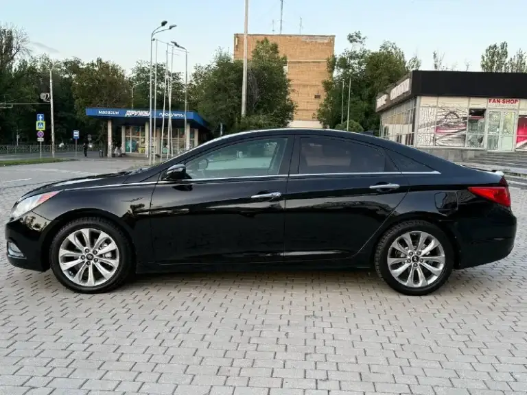 Продам hyundai sonata 2.0 объем
В хорошем состояние.
Полная комплектация
2011 Год выпуска.
Авто семейная!
Заводские диски r18
Раздельный климат контроль.
Кнопка start - stop
Без ключевой доступ.
Датчик дождя
Датчик света
Бортовой компьютер
Адаптивный круиз контроль.
Сервесные книжки
Любое оформление
Штрафов нет запретов залогов так же нет.
Ходовая часть не стучит не тарахтит
Едит мягко и комфортно
# Работает тихо, масло не расходует.
Не коптит, масла меняю каждые 6000-6500 км
По коробке так же заменено масло. Работает отлично без рывков пинков и всего прочего
За машиной слежу и ухаживаю, каждая кнопка работает.
+7-949-794-46-27 Цена за данное авто 1.120.000₽
📞 Звоните: +7(949)7944627 - фотография - 6