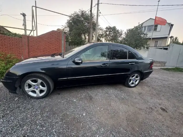 Мерседес w203 2005 год двигатель м272 3.0 гильзовонный на механике делался кап ремонт двигатель машина на полном ходу есть мелкие косяки по кузову на езду не влияет от собственника цена 440 торг у капота город ростов на дону 89515366507 - фотография - 3