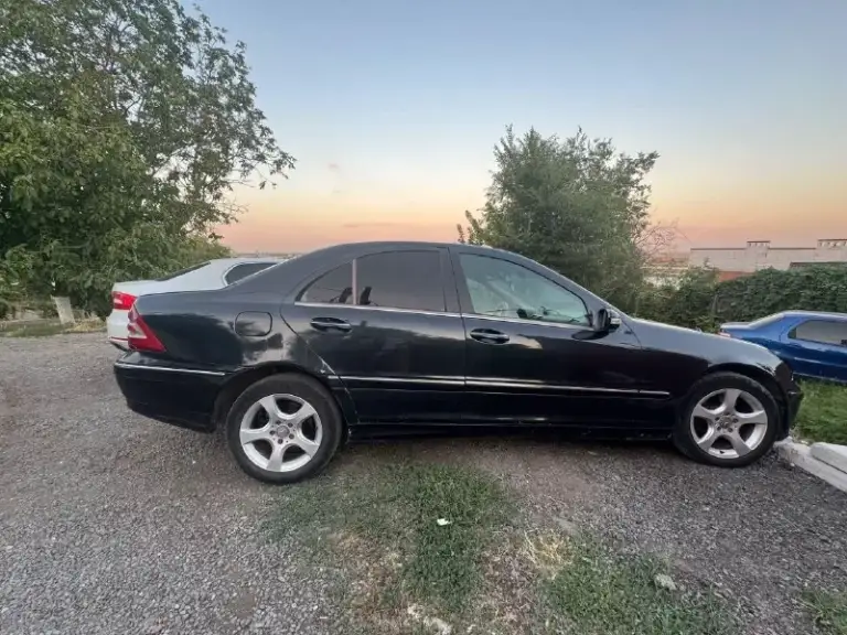 Мерседес w203 2005 год двигатель м272 3.0 гильзовонный на механике делался кап ремонт двигатель машина на полном ходу есть мелкие косяки по кузову на езду не влияет от собственника цена 440 торг у капота город ростов на дону 89515366507 - фотография - 4