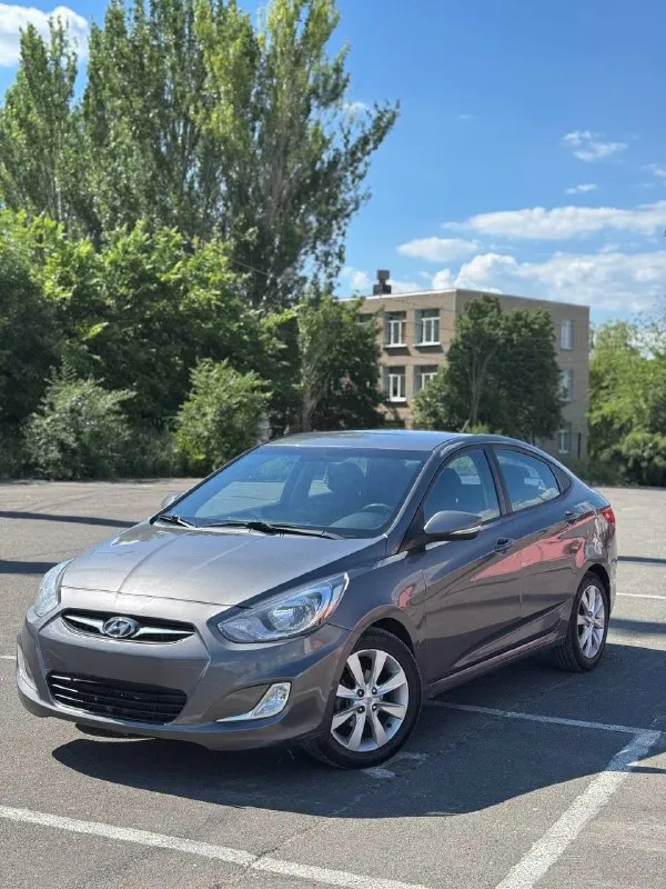 Продам семейную машину
Hyundai solaris 2012 года
Объем двигателя: 1.6(цепной надежный мотор)
Коробка передач-
Автомат❗️❗️❗️( переключает отлично, без рывков )
Пробег:140.000 км ( оригинал, 100%, подтверждает автотека и состояние!)
Автотека зеленая❗️
Родной окрас❗️
Я второй владелец, до меня владела женщина с 2012 года
2 Ключа
Машина в отличном техническом состоянии
Ходовка без нареканий
Недавно поменял масло в коробке, свечи, колодки, супорта!
Кондер дует на все 100%
Машина на новой летней резине r16❗️
В подарок отдам зимнюю резину на штампах❗️
Не такси, не каршеринг❗️
Переоформление без проблем, могу с вами присутствовать в мрэо
Есть действующий техосмотр!
Все дополнительные вопросы по телефону:
+79495219479
Цена-935.000 руб ( торг)
📞 Звоните: +7(949)5219479 - фотография - 1