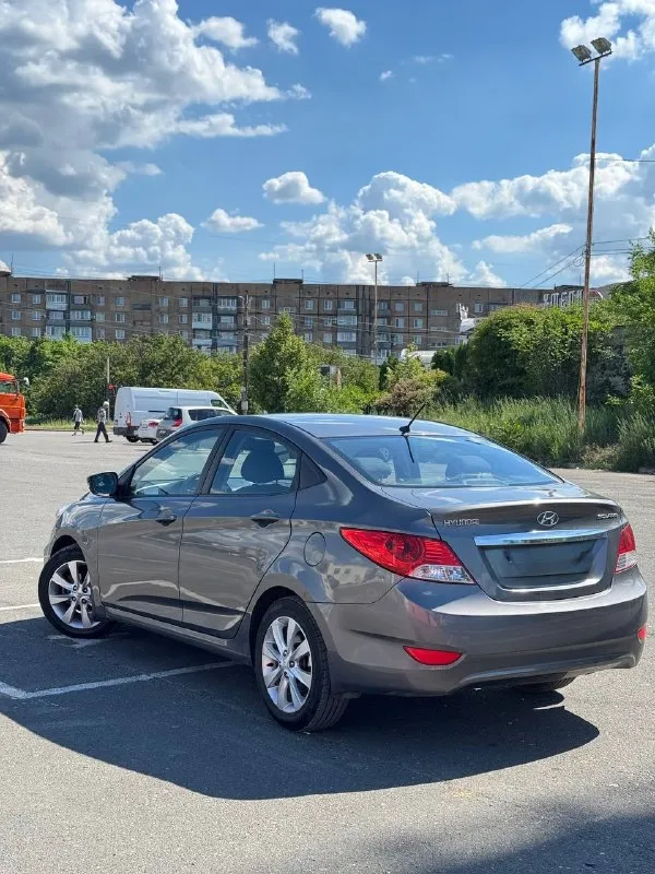 Продам семейную машину
Hyundai solaris 2012 года
Объем двигателя: 1.6(цепной надежный мотор)
Коробка передач-
Автомат❗️❗️❗️( переключает отлично, без рывков )
Пробег:140.000 км ( оригинал, 100%, подтверждает автотека и состояние!)
Автотека зеленая❗️
Родной окрас❗️
Я второй владелец, до меня владела женщина с 2012 года
2 Ключа
Машина в отличном техническом состоянии
Ходовка без нареканий
Недавно поменял масло в коробке, свечи, колодки, супорта!
Кондер дует на все 100%
Машина на новой летней резине r16❗️
В подарок отдам зимнюю резину на штампах❗️
Не такси, не каршеринг❗️
Переоформление без проблем, могу с вами присутствовать в мрэо
Есть действующий техосмотр!
Все дополнительные вопросы по телефону:
+79495219479
Цена-935.000 руб ( торг)
📞 Звоните: +7(949)5219479 - фотография - 2