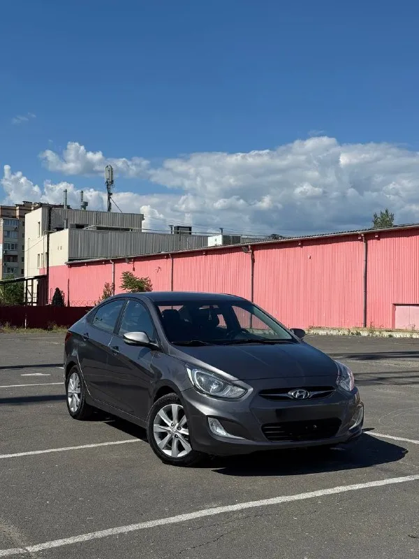 Продам семейную машину
Hyundai solaris 2012 года
Объем двигателя: 1.6(цепной надежный мотор)
Коробка передач-
Автомат❗️❗️❗️( переключает отлично, без рывков )
Пробег:140.000 км ( оригинал, 100%, подтверждает автотека и состояние!)
Автотека зеленая❗️
Родной окрас❗️
Я второй владелец, до меня владела женщина с 2012 года
2 Ключа
Машина в отличном техническом состоянии
Ходовка без нареканий
Недавно поменял масло в коробке, свечи, колодки, супорта!
Кондер дует на все 100%
Машина на новой летней резине r16❗️
В подарок отдам зимнюю резину на штампах❗️
Не такси, не каршеринг❗️
Переоформление без проблем, могу с вами присутствовать в мрэо
Есть действующий техосмотр!
Все дополнительные вопросы по телефону:
+79495219479
Цена-935.000 руб ( торг)
📞 Звоните: +7(949)5219479 - фотография - 3