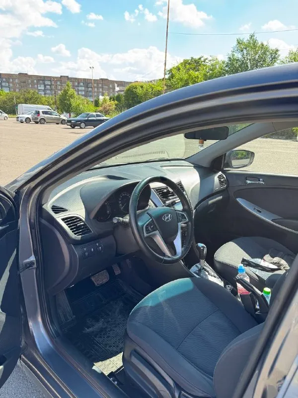 Продам семейную машину
Hyundai solaris 2012 года
Объем двигателя: 1.6(цепной надежный мотор)
Коробка передач-
Автомат❗️❗️❗️( переключает отлично, без рывков )
Пробег:140.000 км ( оригинал, 100%, подтверждает автотека и состояние!)
Автотека зеленая❗️
Родной окрас❗️
Я второй владелец, до меня владела женщина с 2012 года
2 Ключа
Машина в отличном техническом состоянии
Ходовка без нареканий
Недавно поменял масло в коробке, свечи, колодки, супорта!
Кондер дует на все 100%
Машина на новой летней резине r16❗️
В подарок отдам зимнюю резину на штампах❗️
Не такси, не каршеринг❗️
Переоформление без проблем, могу с вами присутствовать в мрэо
Есть действующий техосмотр!
Все дополнительные вопросы по телефону:
+79495219479
Цена-935.000 руб ( торг)
📞 Звоните: +7(949)5219479 - фотография - 4