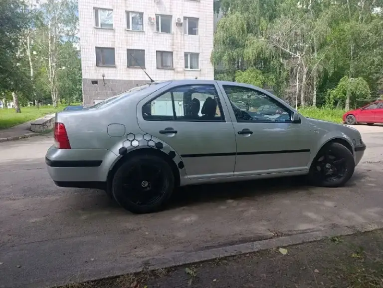 Срочно продам volkswagen бора, в отличном состоянии, без вложений, 2001 г/в. Обслужен по регламенту, чеки заказ наряды в наличии. Сервисная книжка (180 регион) любой вид оформления. Цена в рублях 445 тыс рублей торг у капота, тел +79494525644. Двигатель 1.6 8 кл бензин. Двс работает как часы. После кап ремонта, листает безупречно, ходовка мячик. Акб бодрячком, кузов оцинкован, днище и пороги супер, зашумлена, стоят литые диски r 16 на летней резине, потолок и стойки перетянуты в черную алькантару. Оснащена, бортовой компьютер, центральный замок, гур, серво руль. Abs, esp, 4 airbag, 4 эл стеклоподъёмника, с доводчиками, кондиционер холодит. Эл люк, эл регулировка зеркал, эл привод багажника. Микролифт, поясничный упор и подогрев передних сидений. Линзованая оптика, магнитола jvc с объёмной акустикой. Bluetooth, usb и aux. Остальные вопросы в телефонном режиме.
📲 Tg: олечка
📞 Звоните: +7(949)4525644 - фотография - 3