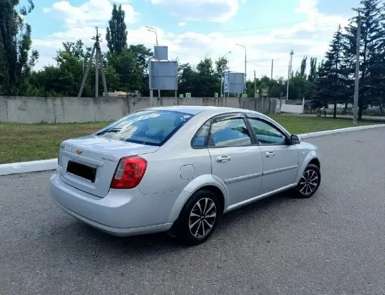 Продам авто chevrolet lacetti, 1.6 mt, 2008 год.
Доп. Свойства:
Электрозеркала, эл. Стеклоподъемники, кондиционер. На обслуживании не экономили, все расходники менялись своевременно. Чистый салон, автомобиль технически исправен, полностью обслужен и готов к эксплуатации без дополнительных вложений. Надёжный, экономичный и неприхотливый вариант как для города, так и для дальние поездок. Все вопросы по телефону +79493641504 или в мах. Цена 550000 - фотография - 3