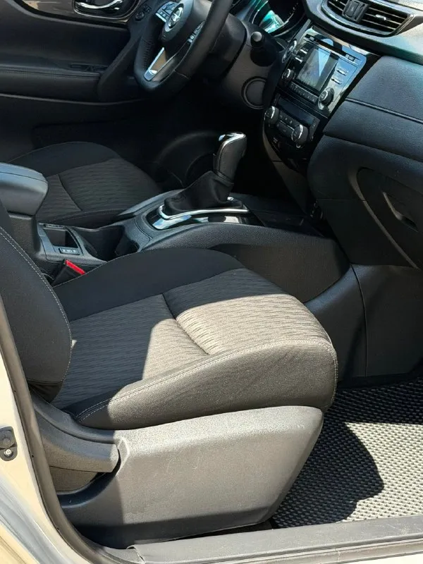 Nissan rogue ( x-trail ) awd
Пробег - 68.000
Цена - 1.620.000₽
Год выпуска - 2017
Тел. - +79496799814
Либо - +79493902663
Продам шикарную машину, с лучшей связкой двигатель 2.5 бензин и автоматической коробкой передач. Техническая часть на 5+ полностью обслужена и не требует ни каких вложений. Безопасность вся родная. По кузову без каких либо дефектов, красивый и практичный цвет. Комплектация: подключаемый полный привод; бесключевой доступ; подогревы сидений; датчик света и дождя; кнопка start-stop; диски r-17 с отличной летней резиной. Круиз-контроль; двухзонный климат-контроль; штатная мультимедиа со всеми современными плюшками; мультируль; полный бортовой компьютер; датчик шин; датчик мёртвых зон в зеркалах; камера заднего вида и многое другое. На этих же номерах есть телеграм и мах ( связь не всегда хорошая )
📞 🇷🇺 Звоните: +79496799814 - фотография - 8