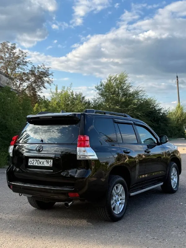 Пришло время покупать дизель
Toyota land cruiser prado, 2011 г.
3.0 Дизель
Продаю легендарный toyota land cruiser prado 2011 года выпуска.
✔ Один собственник за весь период эксплуатации.
✔ Дизельный двигатель – надежный, экономичный и тяговитый.
✔ Автомобиль не битый, не крашеный, полностью в заводском окрасе.
✔ Техническое и внешнее состояние – идеальное.
✔ Полностью обслужен, вложений не требует.
✔ Бережная эксплуатация, своевременное обслуживание.
✔ Чистый и ухоженный салон, в автомобиле не курили.
Автомобиль готов к любым проверкам на сто. Юридически чистый, без ограничений и обременений.
Настоящий prado для тех, кто ищет честный, надежный и ухоженный автомобиль. Торг возможен только у автомобиля.
+79495180296
Цена 2.590 🍋
📲 Tg: @donbass7770
📞 Звоните: +7(949)5180296 - фотография - 2