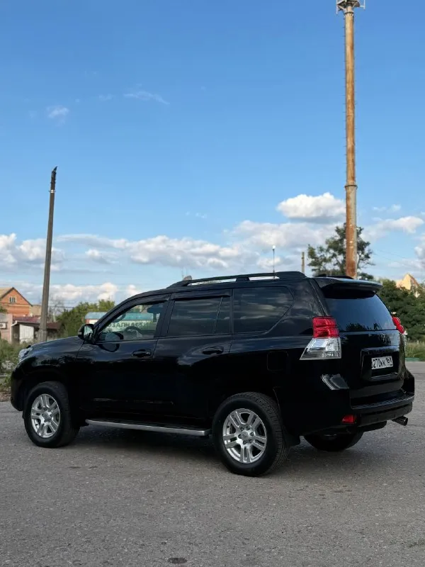 Пришло время покупать дизель
Toyota land cruiser prado, 2011 г.
3.0 Дизель
Продаю легендарный toyota land cruiser prado 2011 года выпуска.
✔ Один собственник за весь период эксплуатации.
✔ Дизельный двигатель – надежный, экономичный и тяговитый.
✔ Автомобиль не битый, не крашеный, полностью в заводском окрасе.
✔ Техническое и внешнее состояние – идеальное.
✔ Полностью обслужен, вложений не требует.
✔ Бережная эксплуатация, своевременное обслуживание.
✔ Чистый и ухоженный салон, в автомобиле не курили.
Автомобиль готов к любым проверкам на сто. Юридически чистый, без ограничений и обременений.
Настоящий prado для тех, кто ищет честный, надежный и ухоженный автомобиль. Торг возможен только у автомобиля.
+79495180296
Цена 2.590 🍋
📲 Tg: @donbass7770
📞 Звоните: +7(949)5180296 - фотография - 3