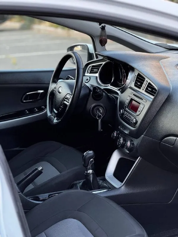 Kia ceed jd 2013 г. В. 1. 6 мкпп
Авто в очень хорошем состоянии!!! Идеальной техникой и хорошей автотекой!!
Салон как в новом авто!!!
Расход топлива 6 литров по городу!!!
Хорошая комплектация:
-Полный электропакет
-Кондиционер
-Подогрев сидений/руля
-Адаптивное освещение
-Круиз-контроль
-6 Airbag
-Мультимедиа bt/aux
-8 Динамиков
-Датчик давления шин
-Серво/мультируль
-Тонировка
-Бортовой компьютер
Два ключа/сервисная книжка
По авто сделано большое то
Ходовая часть полностью перебрана, до каждого болтика!!
Мотор работает идеально!!
Пробег 210 тыс. Км.
По машине делать ничего не надо!!!
Стоимость 870 тыс. Руб!!!
Звоните +79495082418(мах)
Телеграмм/вотсап +79493811593 - фотография - 4
