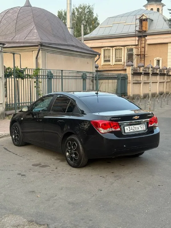 Продается chevrolet cruze 2012 год 1.6 мкпп -пробег 170.000 км родной 100% подтвержден автотекой
Цена 725.000 руб + разумный торг реальному покупателю
1 Собственник шевроле круз -двигатель самый надежный в линейки работает идеально не троит не дымит масло не ест !
Коробка также на отлично переключает мягко все передачи не хрустит не вылетает
По ходовой мячик не стучит не гремит на дороге стоит уверено никуда не ведет
Автотека зеленая ( без дтп и выплат )
Металл весь заводской ни один болт не крутился
По кузову выглядит отлично без гнили и ржавчины пороги, днище, низа дверей в отличном состояние
Состояние отличное сел и поехал куда угодно из последних вложений новый грм с помпой, масло с фильтрами, свечи, стойки стабилизатора, новые диски с резиной
Комплектация ls
Кондиционер холодит на 100%, печка греет, ручник держит
-Переоформление без проблем могу присутствовать в мрэо документы кристально чистые без штрафов, запретов и. Т. Д
Осмотр макеевка центр -тел +7-949-20-20-555 и есть тг на этом номере - фотография - 2