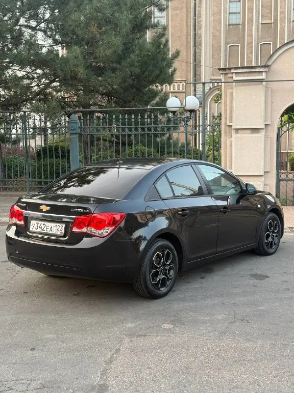 Продается chevrolet cruze 2012 год 1.6 мкпп -пробег 170.000 км родной 100% подтвержден автотекой
Цена 725.000 руб + разумный торг реальному покупателю
1 Собственник шевроле круз -двигатель самый надежный в линейки работает идеально не троит не дымит масло не ест !
Коробка также на отлично переключает мягко все передачи не хрустит не вылетает
По ходовой мячик не стучит не гремит на дороге стоит уверено никуда не ведет
Автотека зеленая ( без дтп и выплат )
Металл весь заводской ни один болт не крутился
По кузову выглядит отлично без гнили и ржавчины пороги, днище, низа дверей в отличном состояние
Состояние отличное сел и поехал куда угодно из последних вложений новый грм с помпой, масло с фильтрами, свечи, стойки стабилизатора, новые диски с резиной
Комплектация ls
Кондиционер холодит на 100%, печка греет, ручник держит
-Переоформление без проблем могу присутствовать в мрэо документы кристально чистые без штрафов, запретов и. Т. Д
Осмотр макеевка центр -тел +7-949-20-20-555 и есть тг на этом номере - фотография - 4