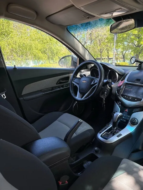 Продам chevrolet cruze 2013г.
❗️Двигатель : 1.8 бензин
❗️Автомат
❗️Цена : 700.000 торг небольшой.
Автомобиль ежедневно эксплуатируется, все то вовремя, поменяно : 2 подушки двигателя, новый аккумулятор, на 220.000 поменян комплект грм, сальник коленвала. Так же сальник распредвала, обслужен генератор, радиатор и патрубки, прокладка клапанной крышки. Все подтверждающие документы есть.
Пробег реальный : 249.000 км.
По комплектации : 4 эл. Стеклоподъемника, эл. Регулировка зеркал, кондиционер, монитор, мульти-руль. 2 комплекта резины. Камера заднего вида. Bluetooth, aux, esp, abs.
Есть возрастные царапки по кузову, и прилетел скол пошла трещина по лобовому, на это изначально торг.
Неплохие номера в подарок !
Осмотр : г. Макеевка
Телефон : +79498170777 - фотография - 2