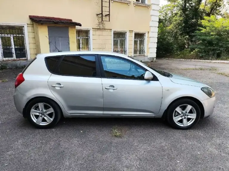 В продаже kia ceed ed!
Автомат!
Газ пропан евро 4!
Техосмотр пройден!
Год 2009!
Пробег 219000км!
Бензин g4fc 1,6 16v 122л. С!
Комплектация: эур, климат контроль (работает, холодит великолепно), 4 эл. Стеклоподъёмника с доводчиками, эл. Зеркала с подогревом и электро складыванием, подогрев сидений, подогрев заднего стекла, подогрев зоны дворников, abs, esp, 10 airbag, штатная магнитола, центральный замок!
Салон аккуратный, чистый, ухоженный!
Технически без нареканий, двигатель не дымит, тянет отлично, масло не расходует, коробка переключает идеально без пинков и рывков!
Кузов в хорошем состоянии, без коррозии, есть пара вмятин на крышке багажника, выглядит хорошо!
Находится в макеевке!
Все вопросы по телефону!
Цена 595000₽!
+79494003184
📞 Звоните: +7(949)4003184 - фотография - 5
