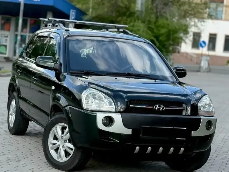 Hyundai tucson 2008 рестайлинг
Двигатель 2.0 бензин
Коробка механика
Пробег 182000
Автомобиль в хорошем состоянии, двигатель работает идеально, по ходовой ничего не стучит, салон чист цел и ухожен, кузов без ржавчины и гнили
Хорошая комплектация:климат, все стеклоподъемники, эл зеркала, подогрев сидений, датчик дождя, датчик света, подогрев заднего и лобового стекла, подушки безопасности, abs esp, магнитола с bluetooth aux
И еще много чего
Город харцызск
Цена 725.000
Возможен торг и возможен обмен
+79495231743 Тг и макс есть

📞 Звоните: +7(949)5231743 - фотография - 1