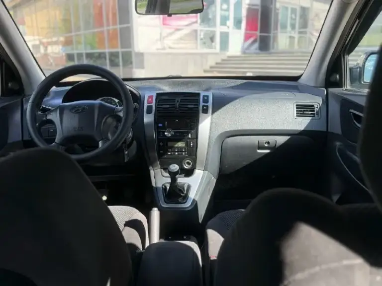 Hyundai tucson 2008 рестайлинг
Двигатель 2.0 бензин
Коробка механика
Пробег 182000
Автомобиль в хорошем состоянии, двигатель работает идеально, по ходовой ничего не стучит, салон чист цел и ухожен, кузов без ржавчины и гнили
Хорошая комплектация:климат, все стеклоподъемники, эл зеркала, подогрев сидений, датчик дождя, датчик света, подогрев заднего и лобового стекла, подушки безопасности, abs esp, магнитола с bluetooth aux
И еще много чего
Город харцызск
Цена 725.000
Возможен торг и возможен обмен
+79495231743 Тг и макс есть

📞 Звоните: +7(949)5231743 - фотография - 5