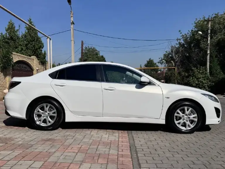 Прадам mazda 6 2011 г с родным пробегом 136 000 км автомобиль в отличном состоянии не битая некрашена один хозяин покупали в автосалоне объем двигателя 1.8 коробка механика пяти ступка автомобиль полностью обслуживаны без никаких лишних вложений очень надёжный и красивый цена 1 200 000 руб. Телефон +7 949 435 32 78 - фотография - 3