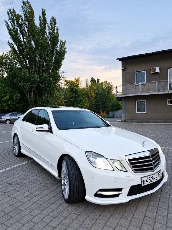 Mercedes-benz e300 w212, 2012 год.
3.5 Бензин (m276), 249 л. С. , 7g-tronic 4matic (полный привод).
Комплектация avantgarde.
Мотор и коробка работает отлично, без ошибок и каких-либо проблем. Замена масла в акпп 20 тысяч назад, замена масла в двигателе 500 км назад. Расхода масла нет и близко, машина не дымит, не троит, весь передок обслужен.
Климат контроль, круиз-контроль, люк, подогревы сидений и стекл, мультируль, адаптивный свет, можно очень долго перечислять, работает всё без проблем, убедитесь в этом сами при осмотре.
На смотрины не выезжаю, осмотр г. Донецк.
Рассмотрю обмен на автомобиль дешевле с вашей доплатой, открыт к вашим предложениям.
Цена 1.780.000, торг при виде денег.
Номер: +79494832395
Связи может не быть, если не дозвонитесь, пишите если что в тг на этот же номер. - фотография - 2