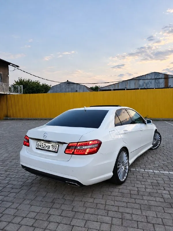 Mercedes-benz e300 w212, 2012 год.
3.5 Бензин (m276), 249 л. С. , 7g-tronic 4matic (полный привод).
Комплектация avantgarde.
Мотор и коробка работает отлично, без ошибок и каких-либо проблем. Замена масла в акпп 20 тысяч назад, замена масла в двигателе 500 км назад. Расхода масла нет и близко, машина не дымит, не троит, весь передок обслужен.
Климат контроль, круиз-контроль, люк, подогревы сидений и стекл, мультируль, адаптивный свет, можно очень долго перечислять, работает всё без проблем, убедитесь в этом сами при осмотре.
На смотрины не выезжаю, осмотр г. Донецк.
Рассмотрю обмен на автомобиль дешевле с вашей доплатой, открыт к вашим предложениям.
Цена 1.780.000, торг при виде денег.
Номер: +79494832395
Связи может не быть, если не дозвонитесь, пишите если что в тг на этот же номер. - фотография - 3