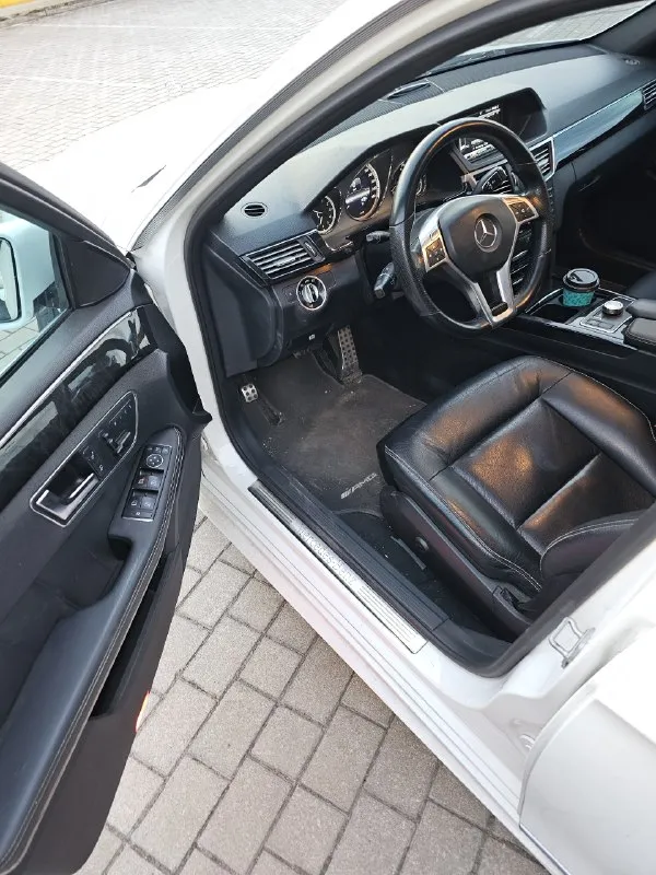 Mercedes-benz e300 w212, 2012 год.
3.5 Бензин (m276), 249 л. С. , 7g-tronic 4matic (полный привод).
Комплектация avantgarde.
Мотор и коробка работает отлично, без ошибок и каких-либо проблем. Замена масла в акпп 20 тысяч назад, замена масла в двигателе 500 км назад. Расхода масла нет и близко, машина не дымит, не троит, весь передок обслужен.
Климат контроль, круиз-контроль, люк, подогревы сидений и стекл, мультируль, адаптивный свет, можно очень долго перечислять, работает всё без проблем, убедитесь в этом сами при осмотре.
На смотрины не выезжаю, осмотр г. Донецк.
Рассмотрю обмен на автомобиль дешевле с вашей доплатой, открыт к вашим предложениям.
Цена 1.780.000, торг при виде денег.
Номер: +79494832395
Связи может не быть, если не дозвонитесь, пишите если что в тг на этот же номер. - фотография - 4