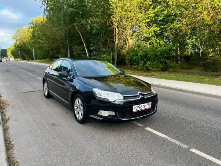 Продаю citroen c5 2012г.
1.6T автоматическая
Коробка передач
Пробег 200000
Мотор 1.6 турбо на 150 л. С
Кпп полноценный автомат
Установлена новая андроид магнитола со всеми примочками, так же встроенный gps навигатор.
Сигнализация с автозапуском.

Цена 630 000 рублей

Мотор сухой
Короба без нареканий, переключает плавно
Подвеска не стучит автомобиль в отличном техническом состоянии, регулярно проходило то. Все системы работают исправно. В дтп никогда не была. Много чего сделано по ходовой и технической части. Работает все просто отлично! Заменено из последнего: шаровые abs, подшипники все четыре, передние стойки (гидравлика), сферы прокачаны и одну заменила, моторчик пневмоподвески, рулевые рейки, катализатор, генератор, электропривод ручного тормоза, диски тормозные и суппорта, свечи, фильтра и масло, кондиционер заправлен. Машина на полном и уверенном ходу, никаких вложений не требует. Небольшой торг реальному покупателю.
Авто находится в п. Матвеев курган
Писать по номеру телефона +79885864369 в макс✅
Обмена нет. - фотография - 1