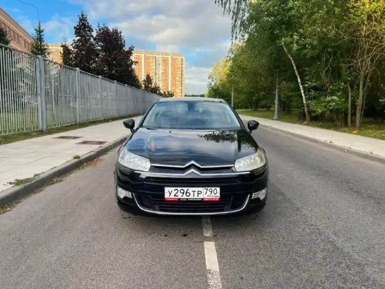 Продаю citroen c5 2012г.
1.6T автоматическая
Коробка передач
Пробег 200000
Мотор 1.6 турбо на 150 л. С
Кпп полноценный автомат
Установлена новая андроид магнитола со всеми примочками, так же встроенный gps навигатор.
Сигнализация с автозапуском.

Цена 630 000 рублей

Мотор сухой
Короба без нареканий, переключает плавно
Подвеска не стучит автомобиль в отличном техническом состоянии, регулярно проходило то. Все системы работают исправно. В дтп никогда не была. Много чего сделано по ходовой и технической части. Работает все просто отлично! Заменено из последнего: шаровые abs, подшипники все четыре, передние стойки (гидравлика), сферы прокачаны и одну заменила, моторчик пневмоподвески, рулевые рейки, катализатор, генератор, электропривод ручного тормоза, диски тормозные и суппорта, свечи, фильтра и масло, кондиционер заправлен. Машина на полном и уверенном ходу, никаких вложений не требует. Небольшой торг реальному покупателю.
Авто находится в п. Матвеев курган
Писать по номеру телефона +79885864369 в макс✅
Обмена нет. - фотография - 4