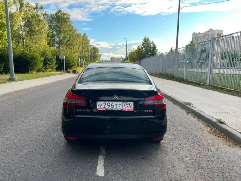 Продаю citroen c5 2012г.
1.6T автоматическая
Коробка передач
Пробег 200000
Мотор 1.6 турбо на 150 л. С
Кпп полноценный автомат
Установлена новая андроид магнитола со всеми примочками, так же встроенный gps навигатор.
Сигнализация с автозапуском.

Цена 630 000 рублей

Мотор сухой
Короба без нареканий, переключает плавно
Подвеска не стучит автомобиль в отличном техническом состоянии, регулярно проходило то. Все системы работают исправно. В дтп никогда не была. Много чего сделано по ходовой и технической части. Работает все просто отлично! Заменено из последнего: шаровые abs, подшипники все четыре, передние стойки (гидравлика), сферы прокачаны и одну заменила, моторчик пневмоподвески, рулевые рейки, катализатор, генератор, электропривод ручного тормоза, диски тормозные и суппорта, свечи, фильтра и масло, кондиционер заправлен. Машина на полном и уверенном ходу, никаких вложений не требует. Небольшой торг реальному покупателю.
Авто находится в п. Матвеев курган
Писать по номеру телефона +79885864369 в макс✅
Обмена нет. - фотография - 5