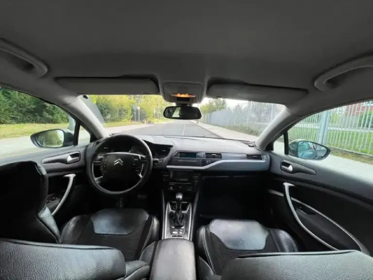 Продаю citroen c5 2012г.
1.6T автоматическая
Коробка передач
Пробег 200000
Мотор 1.6 турбо на 150 л. С
Кпп полноценный автомат
Установлена новая андроид магнитола со всеми примочками, так же встроенный gps навигатор.
Сигнализация с автозапуском.

Цена 630 000 рублей

Мотор сухой
Короба без нареканий, переключает плавно
Подвеска не стучит автомобиль в отличном техническом состоянии, регулярно проходило то. Все системы работают исправно. В дтп никогда не была. Много чего сделано по ходовой и технической части. Работает все просто отлично! Заменено из последнего: шаровые abs, подшипники все четыре, передние стойки (гидравлика), сферы прокачаны и одну заменила, моторчик пневмоподвески, рулевые рейки, катализатор, генератор, электропривод ручного тормоза, диски тормозные и суппорта, свечи, фильтра и масло, кондиционер заправлен. Машина на полном и уверенном ходу, никаких вложений не требует. Небольшой торг реальному покупателю.
Авто находится в п. Матвеев курган
Писать по номеру телефона +79885864369 в макс✅
Обмена нет. - фотография - 6