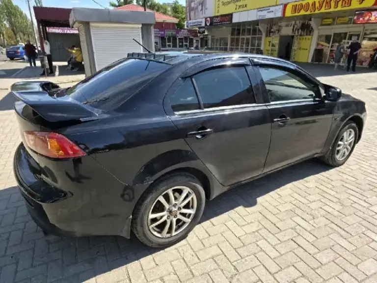 Продам mitsubishi lancer x
2008 Год, 1.8, акпп
Пробег 211 000.

Юридически чистая. Переоформление без проблем.

По технике порядок. Мотор порядок, коробка порядок. Все кнопки работают.

Комплектация: мультируль, круиз, автосвет, датчики дождя, усилитель руля, электрорегулировка зеркал, все 4 стеклоподъёмника.
В машине много чего сделано, т. К. Делал для себя, денег не жалел.
Стоит хорошая андроид магнитола с andoid auto и carplay.
Стоит дорогая, хорошая музыка. Новые динамики, сабвуфер от sony в багажнике, новый усилок.  
Установлен регистратор, камера заднего вида.
Стоит проекция на лобовое.
Климат работает (холодит и греет как надо).
Салон красивый, опрятный. Новые дорогие чехлы кожа+алькантара. Качественно перешит руль.
Сигнализация starline с автозапуском. Работает как часы.
Подушки на месте. Abs, esp.
2 Комплекта колёс. +запаска целая. Лето на дисках, зима штампы. Резина год назад бралась новая.

Сделана шумоизоляция капота, переднего правого подкрылка. (на второй подкрылок не успел поставить, времени не хватило. Весь комплект шумки в 3 слоя и инструменты для него отдам.
С машиной ещё много всего в довесок прилагается. От мелочей до разнообразных запчастей.

По кузову есть возрастные косяки. На фото все видно.

Цена: 650.000 р.
Продажа срочная, хороший торг у капота.

Осмотр днр, г. Донецк.
Подробности по телефону:
Роман
Феникс: +7-949-699-48-13
Мтс: +7-985-007-41-97 
Телеграм: @pyke666 / +79850074197 - фотография - 5