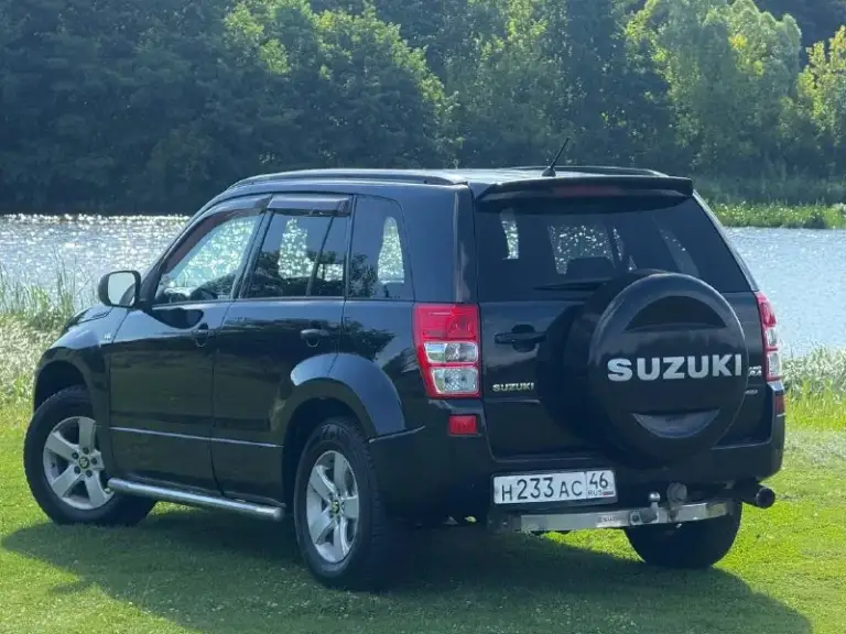 Продам suzuki grand vitara, 2.7 л, автомат aisin. (есть гбо) проезжает смело: 550-600 км (80 л) японская сборка. Редкая модификация : xsport. Заводской окрас кузова, без дтп, без ржавчины. Есть видеообзор (при необходимости перешлю) находится в одной семье с 2013 г (более 13 лет)
Двигатель (v6) 185 л. С (h27a) работает отлично. Самый надёжный и ресурсный из всей линейки, заменены цепи и всё сопутствующие: 27.09.25 г. Автомат переключается плавно - нареканий нет. Климат заправлен, все системы функционируют. Полный привод с блокировками, понижающими. Имеет три режима: 4h (high), 4h lock и 4l lock.
В автомобиле есть : климат и круиз, мультируль, бесключевой доступ, обогрев сидений и зеркал, доводчики окон, мультируль, акустика “pioneer”. Есть сенсорный дисплей с навигацией, громкой связью и радаром, установлена защита порогов, стоит силовой фаркоп из нержавеющей стали с нагрузкой до 2.5 т. Резина новая, летняя, kumho.
Тех
📲 Tg: дмитрий
📞 Звоните: +7(949)0033327 - фотография - 1