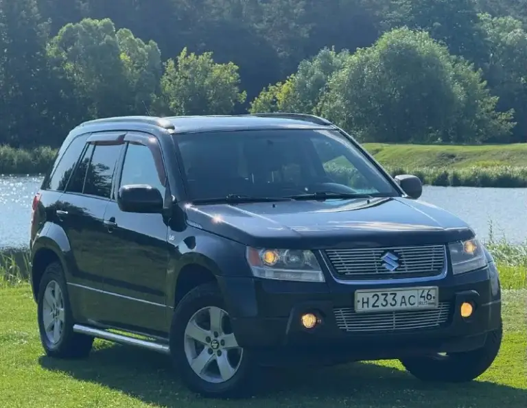 Продам suzuki grand vitara, 2.7 л, автомат aisin. (есть гбо) проезжает смело: 550-600 км (80 л) японская сборка. Редкая модификация : xsport. Заводской окрас кузова, без дтп, без ржавчины. Есть видеообзор (при необходимости перешлю) находится в одной семье с 2013 г (более 13 лет)
Двигатель (v6) 185 л. С (h27a) работает отлично. Самый надёжный и ресурсный из всей линейки, заменены цепи и всё сопутствующие: 27.09.25 г. Автомат переключается плавно - нареканий нет. Климат заправлен, все системы функционируют. Полный привод с блокировками, понижающими. Имеет три режима: 4h (high), 4h lock и 4l lock.
В автомобиле есть : климат и круиз, мультируль, бесключевой доступ, обогрев сидений и зеркал, доводчики окон, мультируль, акустика “pioneer”. Есть сенсорный дисплей с навигацией, громкой связью и радаром, установлена защита порогов, стоит силовой фаркоп из нержавеющей стали с нагрузкой до 2.5 т. Резина новая, летняя, kumho.
Тех
📲 Tg: дмитрий
📞 Звоните: +7(949)0033327 - фотография - 2