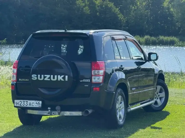 Продам suzuki grand vitara, 2.7 л, автомат aisin. (есть гбо) проезжает смело: 550-600 км (80 л) японская сборка. Редкая модификация : xsport. Заводской окрас кузова, без дтп, без ржавчины. Есть видеообзор (при необходимости перешлю) находится в одной семье с 2013 г (более 13 лет)
Двигатель (v6) 185 л. С (h27a) работает отлично. Самый надёжный и ресурсный из всей линейки, заменены цепи и всё сопутствующие: 27.09.25 г. Автомат переключается плавно - нареканий нет. Климат заправлен, все системы функционируют. Полный привод с блокировками, понижающими. Имеет три режима: 4h (high), 4h lock и 4l lock.
В автомобиле есть : климат и круиз, мультируль, бесключевой доступ, обогрев сидений и зеркал, доводчики окон, мультируль, акустика “pioneer”. Есть сенсорный дисплей с навигацией, громкой связью и радаром, установлена защита порогов, стоит силовой фаркоп из нержавеющей стали с нагрузкой до 2.5 т. Резина новая, летняя, kumho.
Тех
📲 Tg: дмитрий
📞 Звоните: +7(949)0033327 - фотография - 4