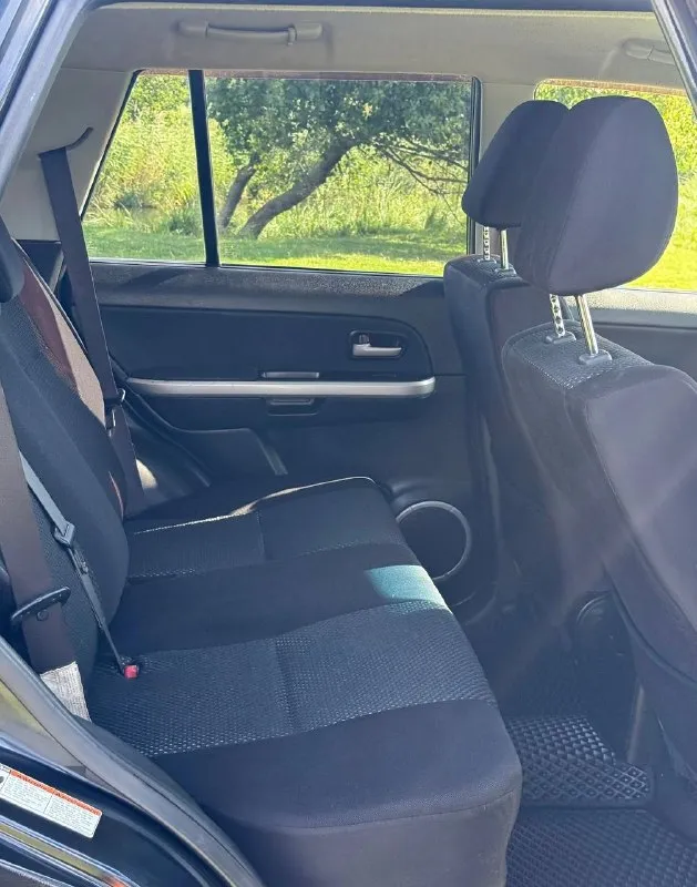 Продам suzuki grand vitara, 2.7 л, автомат aisin. (есть гбо) проезжает смело: 550-600 км (80 л) японская сборка. Редкая модификация : xsport. Заводской окрас кузова, без дтп, без ржавчины. Есть видеообзор (при необходимости перешлю) находится в одной семье с 2013 г (более 13 лет)
Двигатель (v6) 185 л. С (h27a) работает отлично. Самый надёжный и ресурсный из всей линейки, заменены цепи и всё сопутствующие: 27.09.25 г. Автомат переключается плавно - нареканий нет. Климат заправлен, все системы функционируют. Полный привод с блокировками, понижающими. Имеет три режима: 4h (high), 4h lock и 4l lock.
В автомобиле есть : климат и круиз, мультируль, бесключевой доступ, обогрев сидений и зеркал, доводчики окон, мультируль, акустика “pioneer”. Есть сенсорный дисплей с навигацией, громкой связью и радаром, установлена защита порогов, стоит силовой фаркоп из нержавеющей стали с нагрузкой до 2.5 т. Резина новая, летняя, kumho.
Тех
📲 Tg: дмитрий
📞 Звоните: +7(949)0033327 - фотография - 5