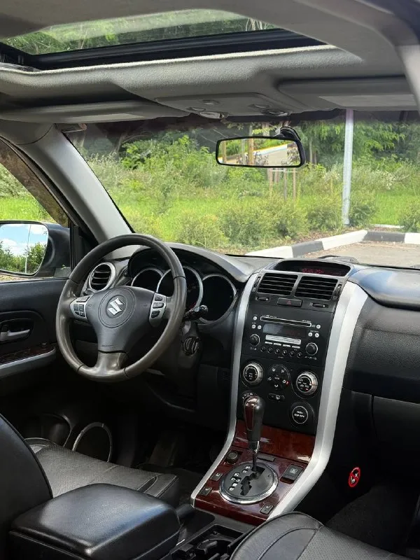 Продам suzuki grand vitara, 2.0 л, автомат aisin. (есть гбо) проезжает смело: 300-350 км (45 л) японская сборка. Максимальная комплектация. Заводской окрас кузова, без дтп, без ржавчины. Есть видеообзор (при необходимости перешлю) находится в одной семье с 2016 г (более 10 лет)
Двигатель (j20a) 140 л. С, работает отлично, грм включая всё сопутствующие заменён: 27.05.25 г. Автомат переключается плавно - нареканий нет. Климат заправлен, все системы функционируют. Полный привод с блокировками, понижающими. Имеет три режима: 4h (high), 4h lock и 4l lock.
В автомобиле есть : климат и круиз, мультируль, бесключевой доступ, люк, подогревы сидений и зеркал, доводчики всех окон, омыватели оптики, заводской ксенон, бортовой компьютер, airbag в круг, кожаный салон, системы abs, esp, edp и т. Д. Диски 17-е на практически новой резине kumho.
Техосмотр пройден, авто готово к оформлению. Цена : 750.000 рублей. Обмен не рассматриваю. Тер
📲 Tg: дмитрий
📞 Звоните: +7(949)0033327 - фотография - 6