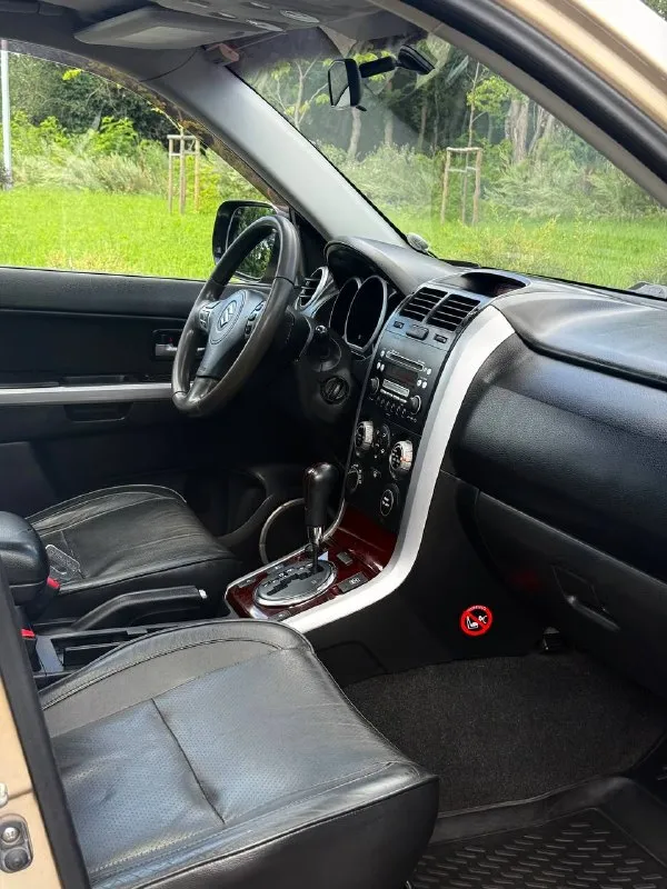Продам suzuki grand vitara, 2.0 л, автомат aisin. (есть гбо) проезжает смело: 300-350 км (45 л) японская сборка. Максимальная комплектация. Заводской окрас кузова, без дтп, без ржавчины. Есть видеообзор (при необходимости перешлю) находится в одной семье с 2016 г (более 10 лет)
Двигатель (j20a) 140 л. С, работает отлично, грм включая всё сопутствующие заменён: 27.05.25 г. Автомат переключается плавно - нареканий нет. Климат заправлен, все системы функционируют. Полный привод с блокировками, понижающими. Имеет три режима: 4h (high), 4h lock и 4l lock.
В автомобиле есть : климат и круиз, мультируль, бесключевой доступ, люк, подогревы сидений и зеркал, доводчики всех окон, омыватели оптики, заводской ксенон, бортовой компьютер, airbag в круг, кожаный салон, системы abs, esp, edp и т. Д. Диски 17-е на практически новой резине kumho.
Техосмотр пройден, авто готово к оформлению. Цена : 750.000 рублей. Обмен не рассматриваю. Тер
📲 Tg: дмитрий
📞 Звоните: +7(949)0033327 - фотография - 7